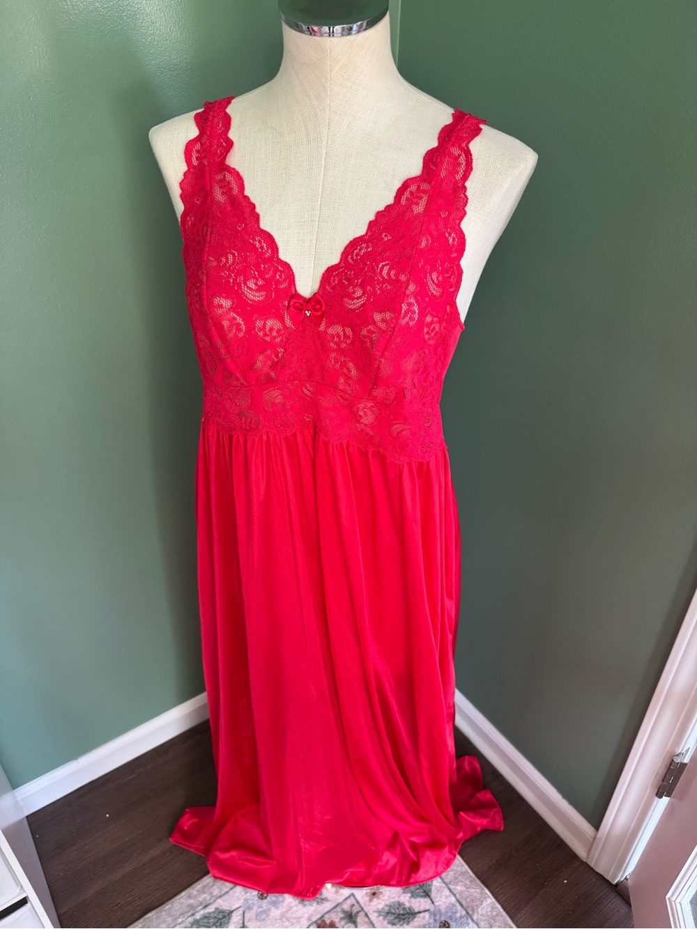 Red Vintage Nightgown & Robe set - Picture 10 of 12